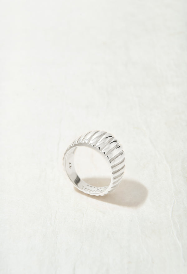 THE NIKI RING IN SILVER