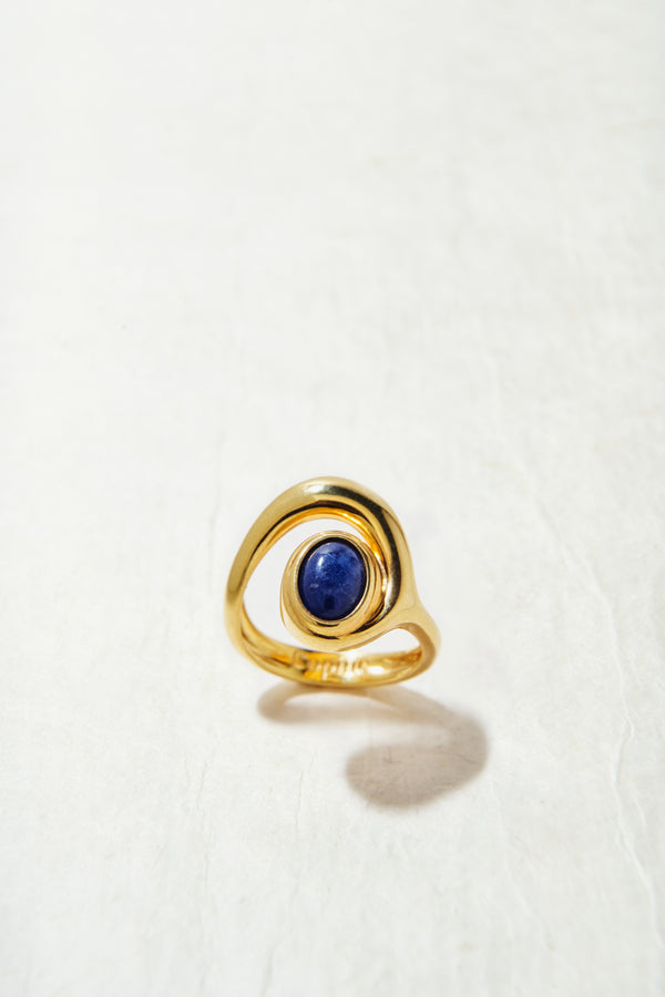 THE AGATA RING WITH LAZURITE STONE