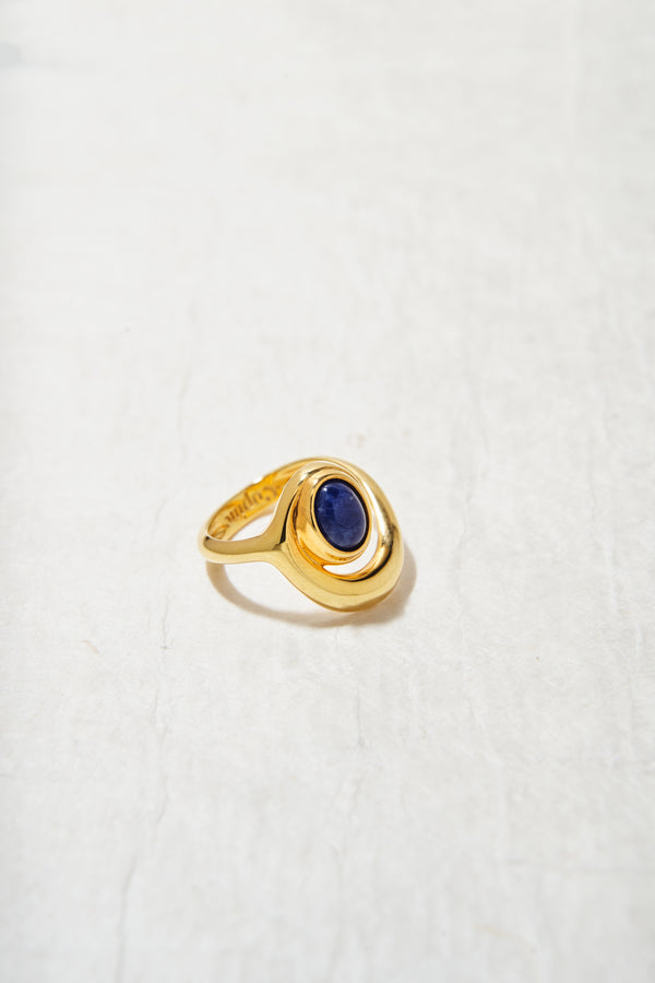 THE AGATA RING WITH LAZURITE STONE