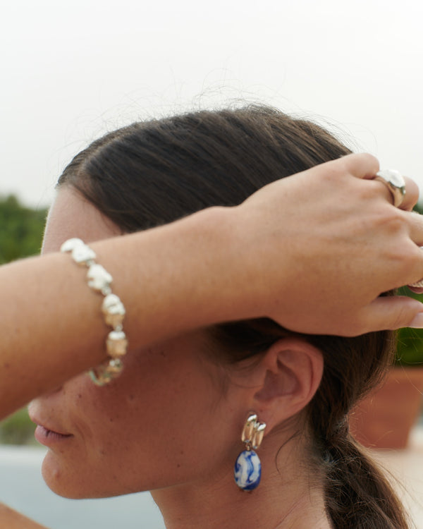 THE IRIS EARRINGS WHITE&BLUE