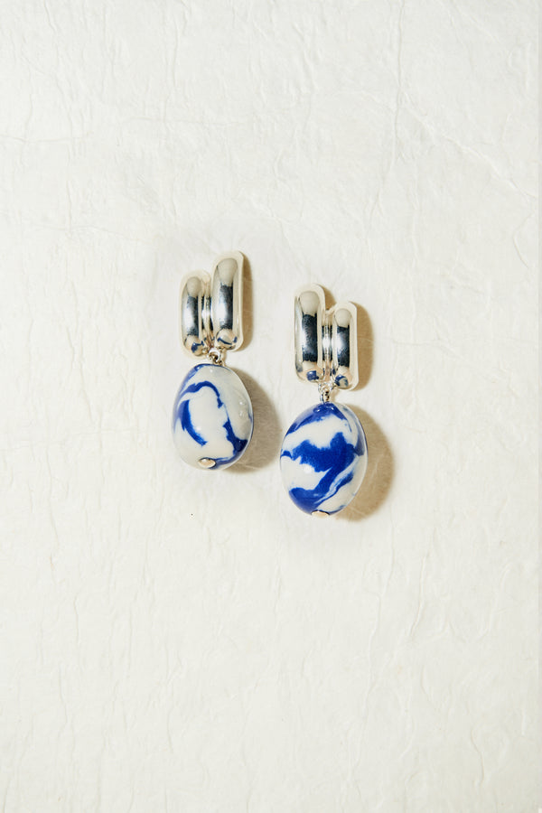 THE IRIS EARRINGS WHITE&BLUE