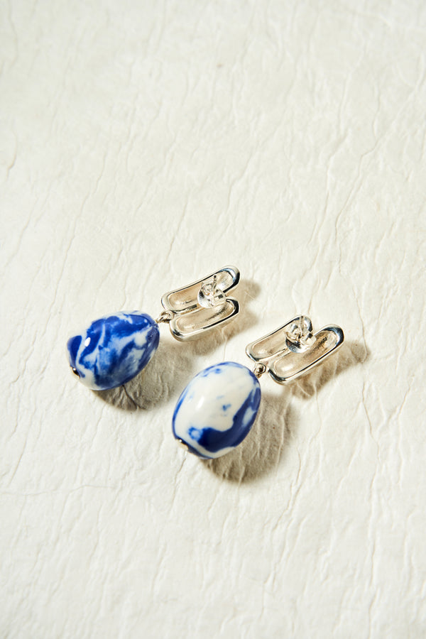 THE IRIS EARRINGS WHITE&BLUE