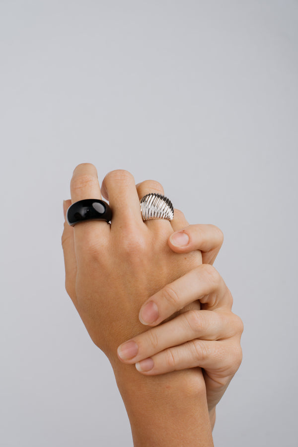 THE LOLA RING BLACK