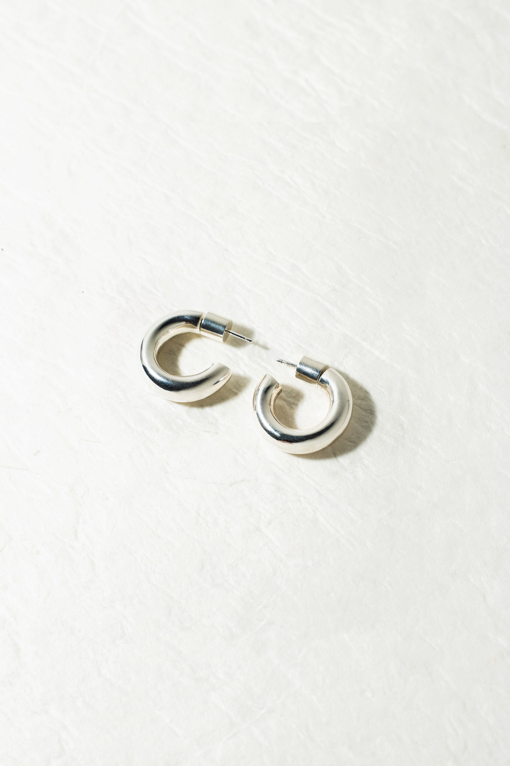 THE BEA SMALL HOOPS