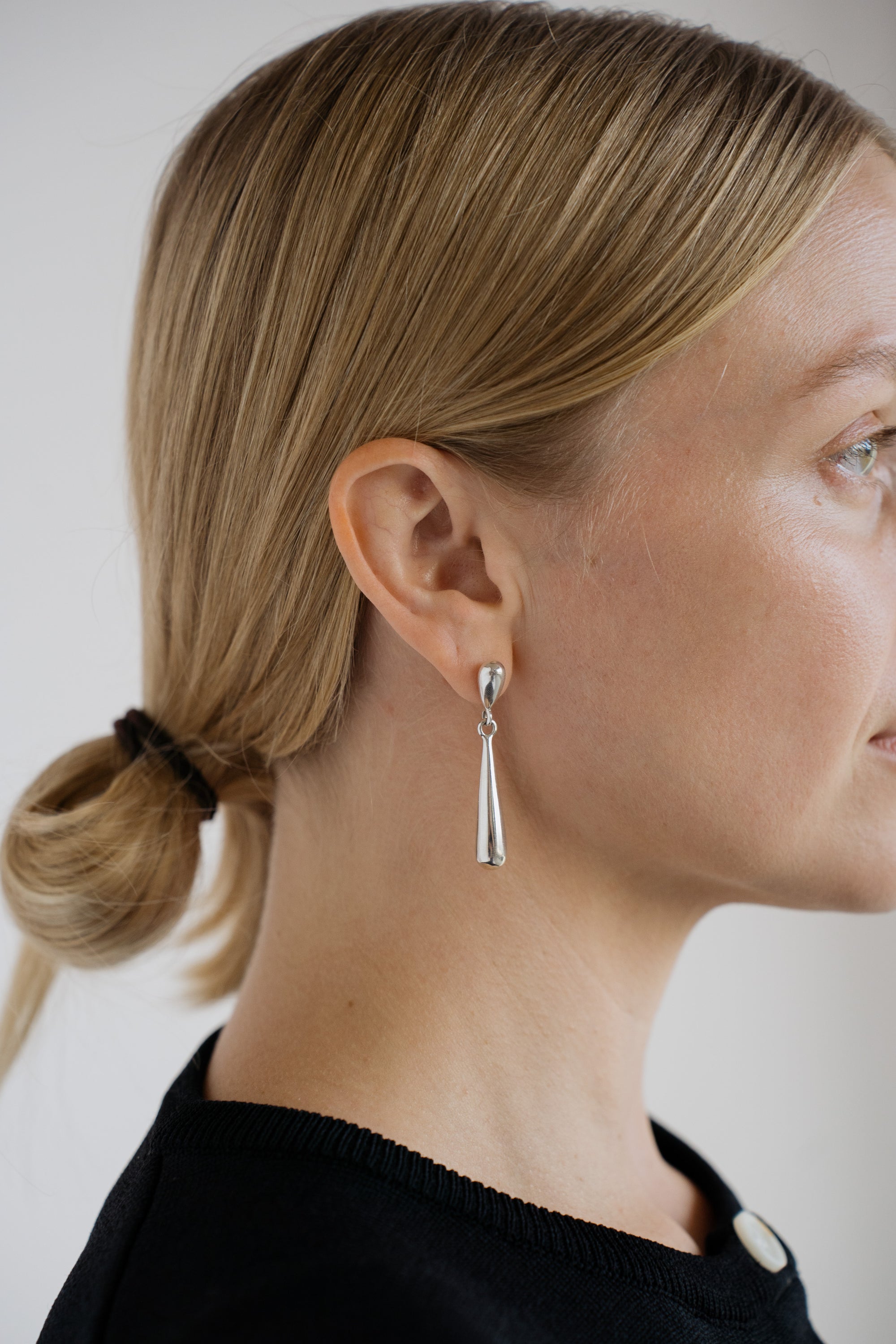 THE DEIA EARRINGS IN SILVER