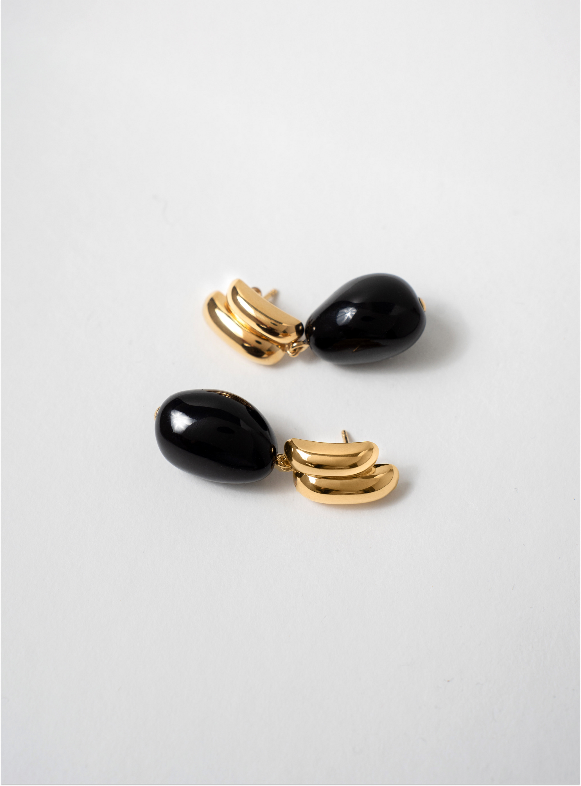 Iris Earrings Black