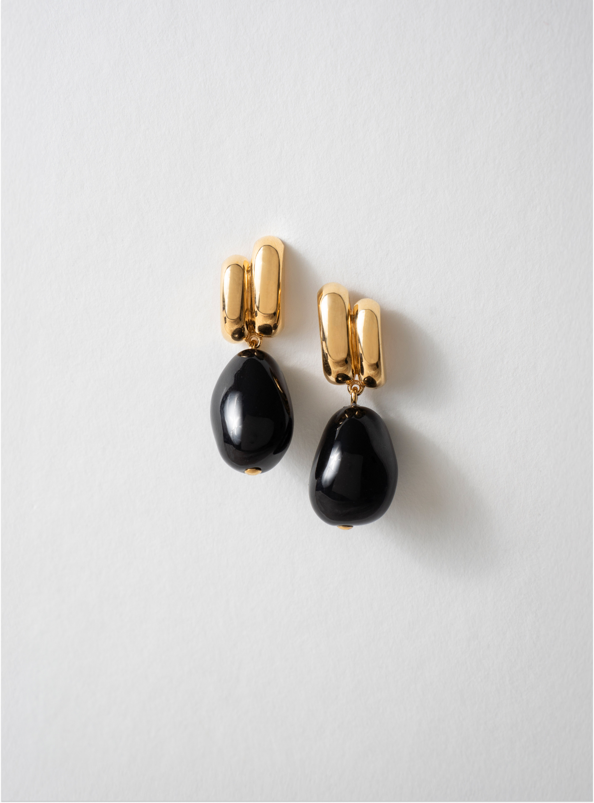 Iris Earrings Black